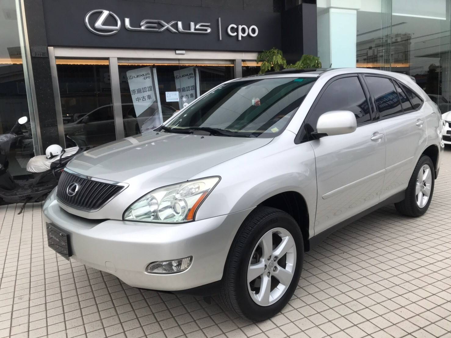 Lexus 大型休旅車出售 RX (內有影音視頻相關比較介紹)